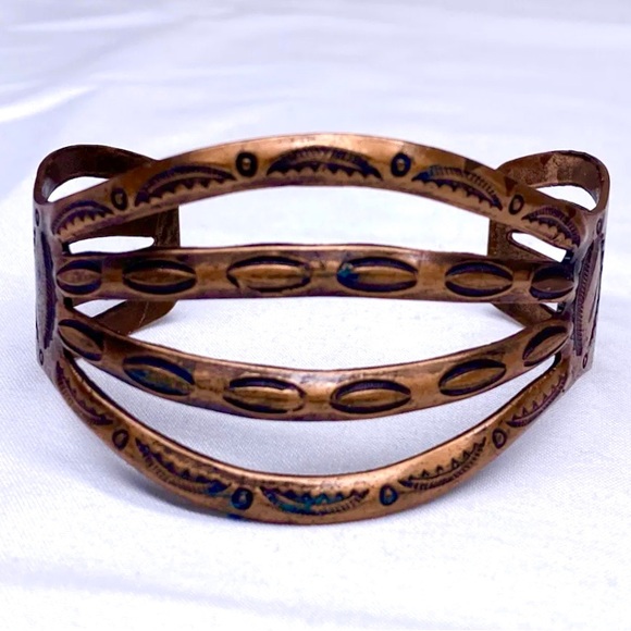 🥃 Signed, 1940s Old Pawn Vintage Navajo Stamped 💯 Copper Cuff - Picture 3 of 7